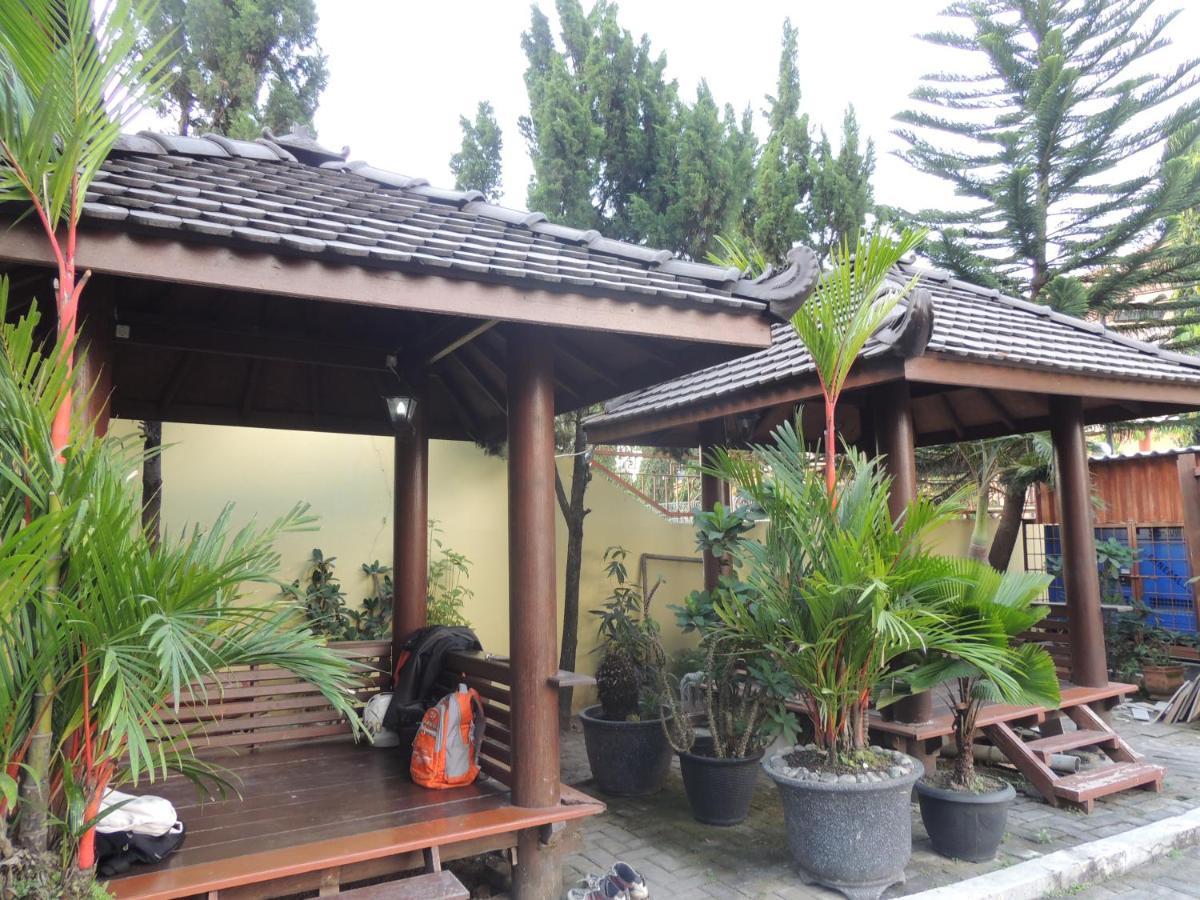 Shabrina Homestay Syariah Kalasan Exterior photo